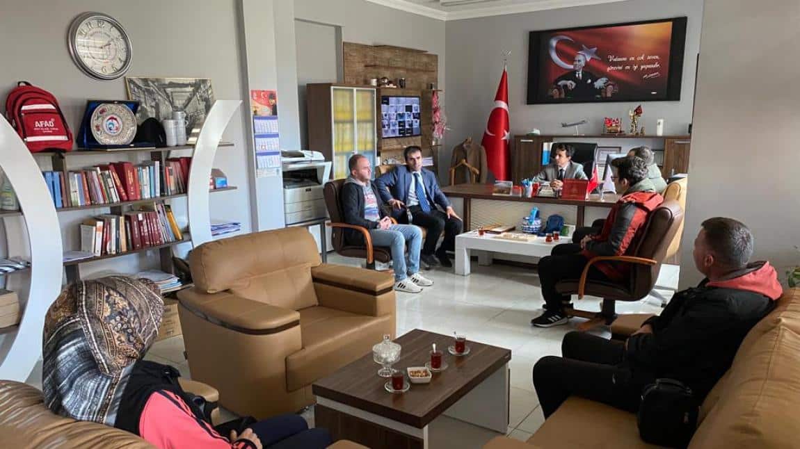 Erzurum Gençlik Ve Spor İl Müdürlüğü Okul Sporları Şube Müdürü Yaşar Elen Okul Sporları tanıtımı amacıyla okulumuza geldiler